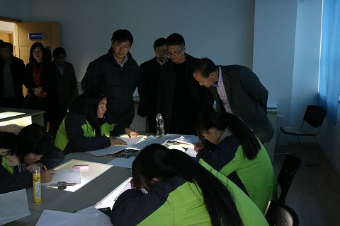 滨湖区十名中学校长进金茂活动