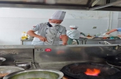 ​以赛砺匠心  烹食护成长 ——滨湖、梁溪两区校园食堂厨师技能大赛在我校举行