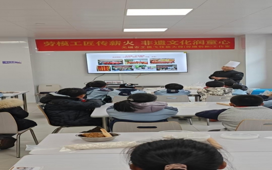 匠心传承江南韵  非遗文化润童心  ——王振飞劳模团队走进兰亭小学讲述小笼包里的“江南故事”