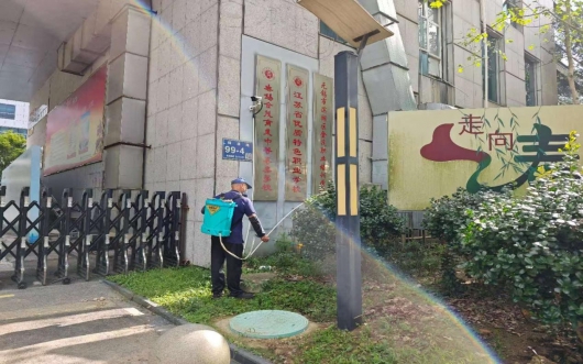 我校开展开学前预防性消毒工作